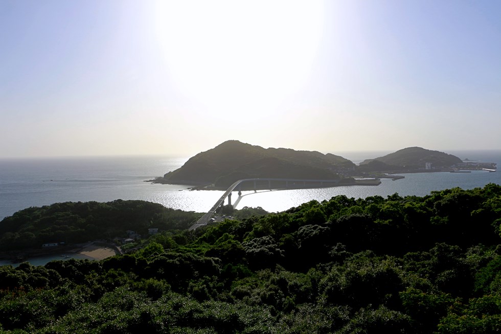 香焼総合公園展望台から見える伊王島