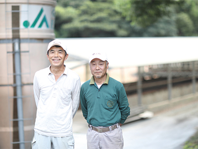 長崎県央農協養豚部会 部会長・山本 義則 さん 副部会長・東川健治 さん