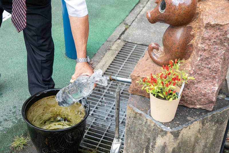 福屋衣料店のあるみなと商店街は、港町にちなんでタツノオトシゴがキャラクター。今でも様々な場所に看板や像として置かれている