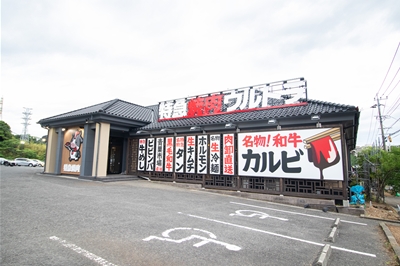 【時津】特急レーンでお肉が到着！エンタメ感覚で楽しめる焼肉店〈特急焼肉ウルトラ〉