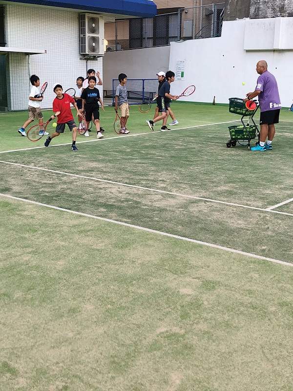 スポーツ トピックス Team F 夏休みは楽しくテニスで身体づくりを 短期テニススクールを開催 ながさきプレスwebマガジン 長崎のタウン情報誌公式サイト