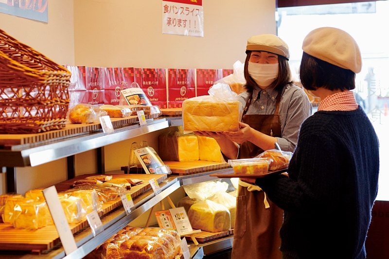 porte bonheur アミュプラザ店（おみやげ街道内）　長崎県長崎市尾上町1-1　接客風景