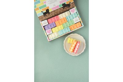 長崎をイメージした石畳ワッフルを色鮮やかに！ギフトにもピッタリのカラフルスイーツ