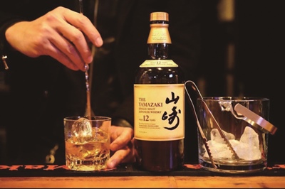 仲間でワイワイ、デートでしっとりにも◎！大好評の新BARをチェック！！