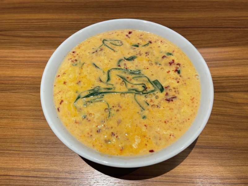 女性一人でも入りやすい、話題の辛麺専門店 夜はダイニングバーとしても◎!!