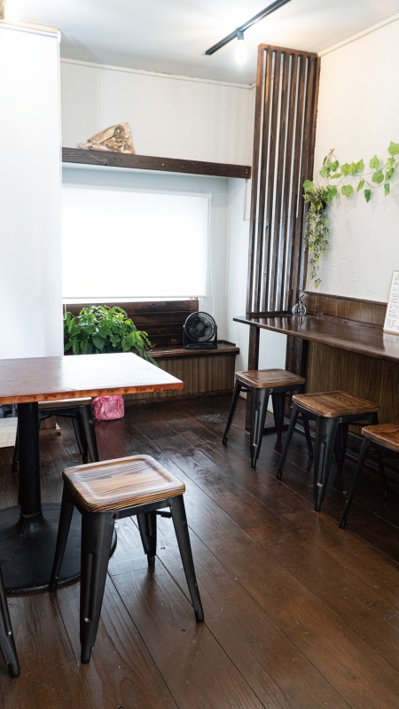 ちょっと懐かしい昭和レトロ感が残る店内