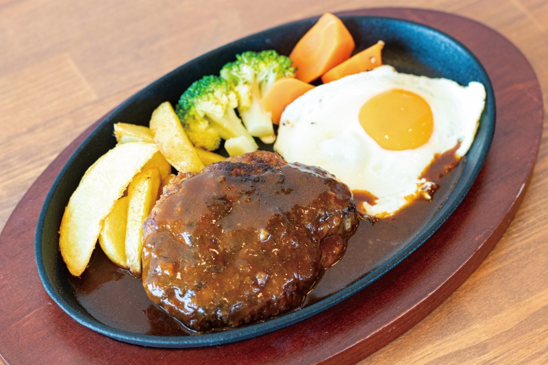 「ハンバーグ（デミグラス、おろしポン酢、和風オニオンの3つから選ぶ）」1,180円