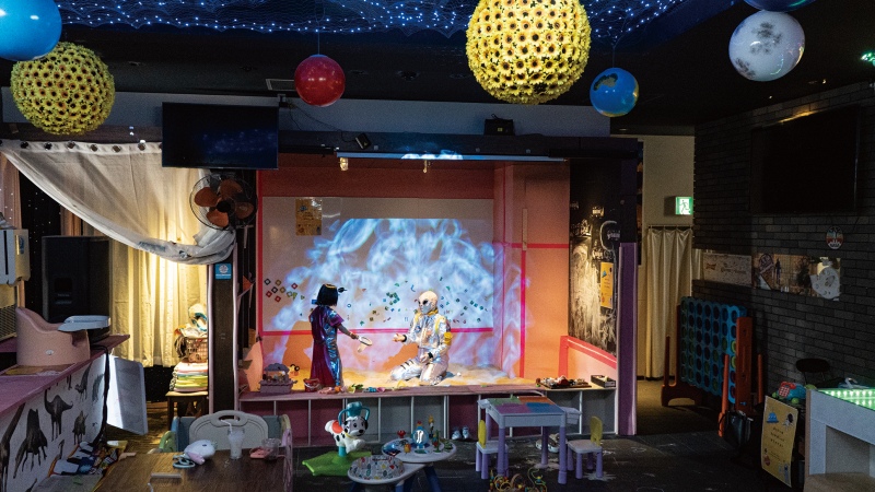 夕方まではカフェ、夜はDJバーとして営業