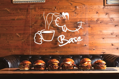 思案橋に隠された秘密基地でとっておきのハンバーガーの美味体感を