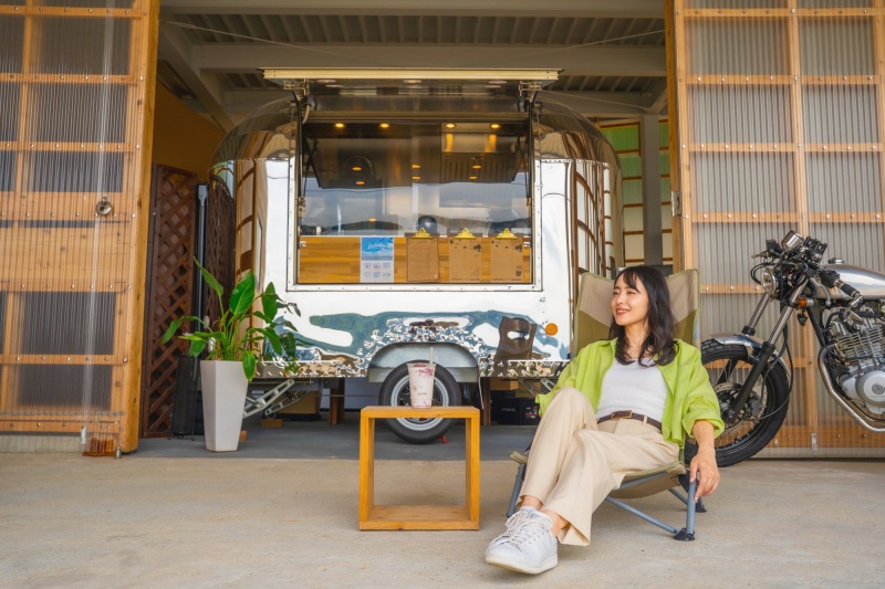 KABESHIMA COFFEE STAND by 加部島珈琲焙煎所　内観