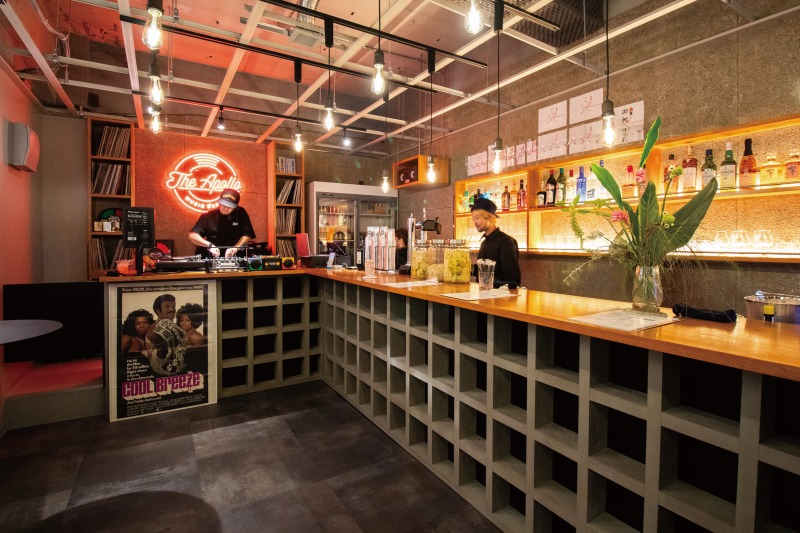 MUSIC BAR THE APOLLO　内観