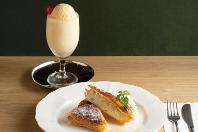 喫茶ウミノ　みらい長崎ココウォーク店　「カスタードパイ」単品850円 （コーヒーセット1,350円）、「ミルクセーキ」780円