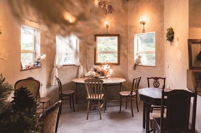 【川棚】アンティークな空間にうっとり。愛犬と楽しむ海辺の隠れ家カフェ〈Link cafe petit queue〉