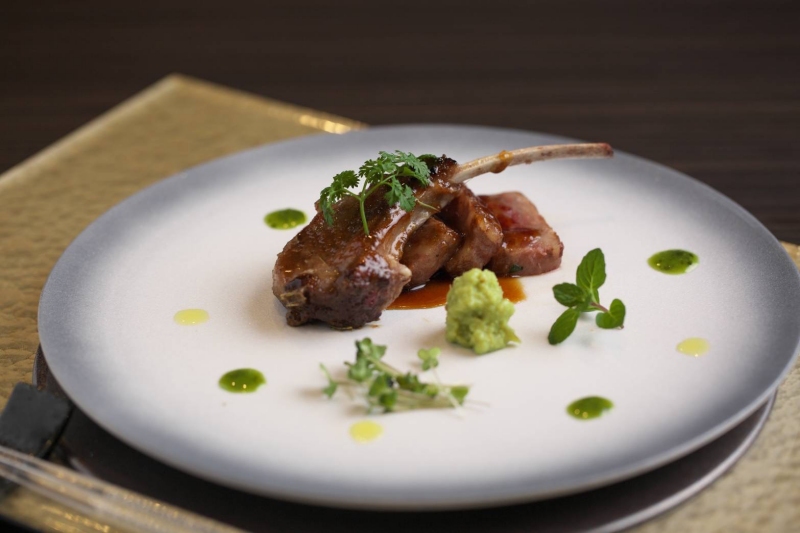 ーナーシェフが厳選して仕入れた自慢の食材でコースを届ける