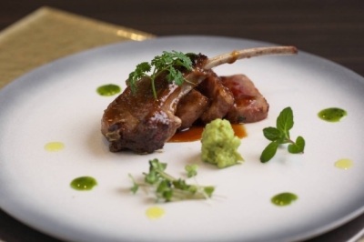 ーナーシェフが厳選して仕入れた自慢の食材でコースを届ける