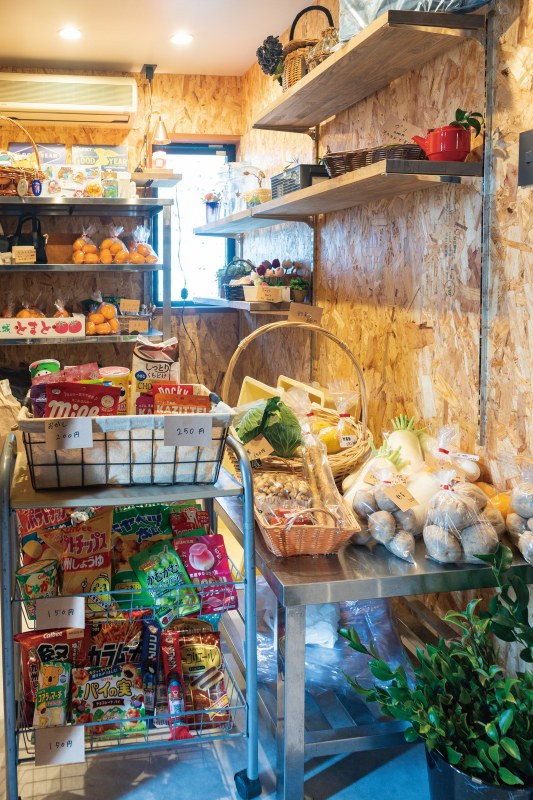 Good Burger店内の食品や雑貨の販売コーナー