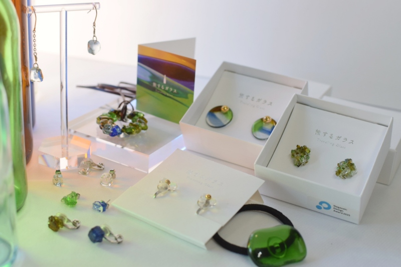 旅するガラスのガラスアクセサリー（ブローチやピアス）