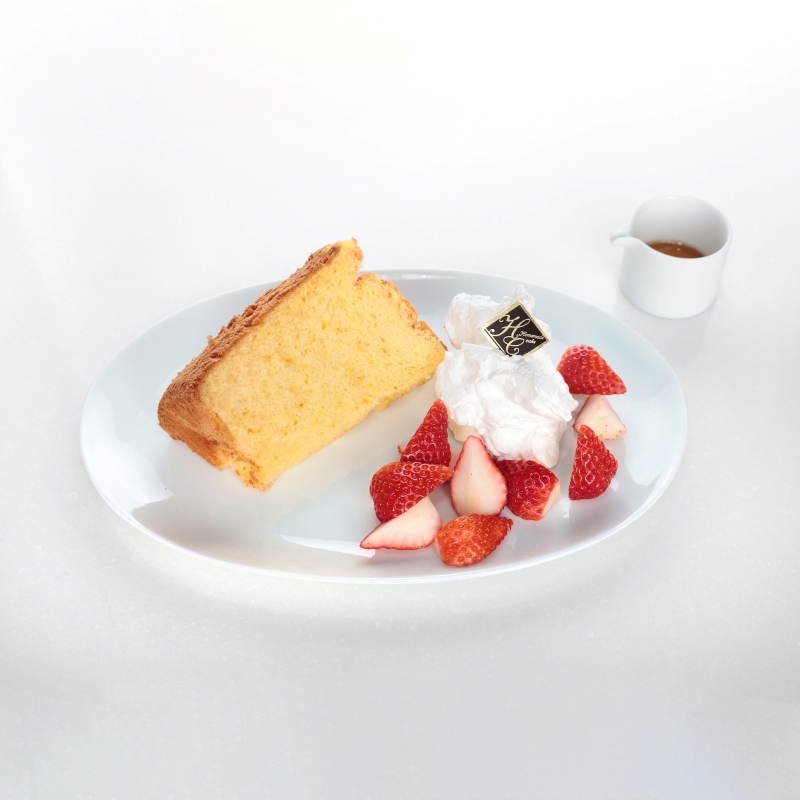 〈長崎県美術館〉のカフェの新スイーツ「旬の苺とふわふわシフォンケーキ」