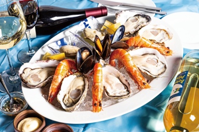 女神大橋と広大な海を望む隠れ家ビストロで想い出に残る贅沢なひとときを!