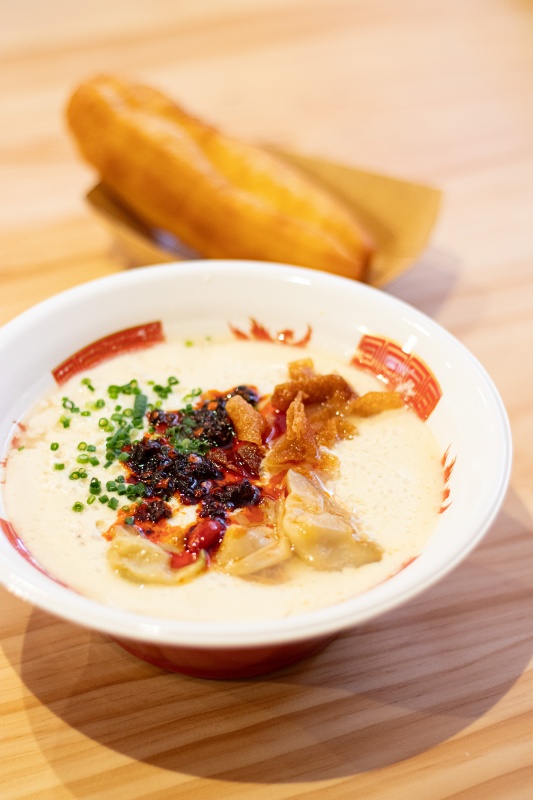 チャイデリカ 長崎新地中華街店の鹹豆漿と揚げパン