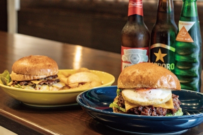 CoCo Burgers&Sports Barのハンバーガー