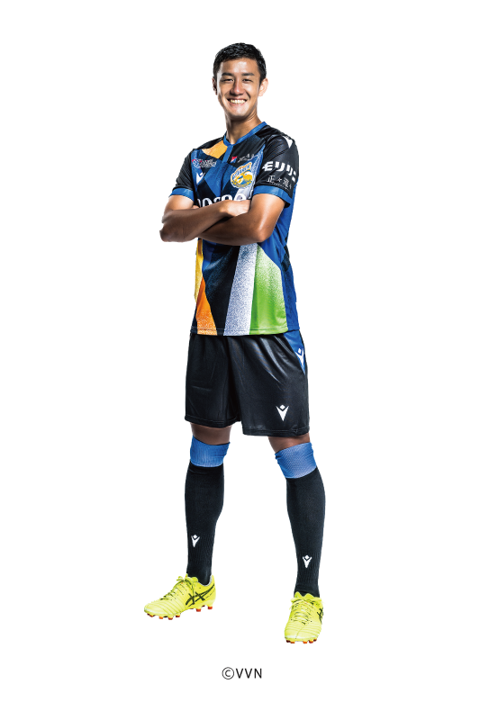 秋野央樹 選手の全身写真