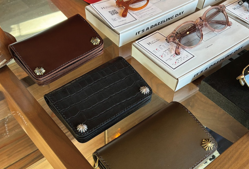 left hand leatherのレザーウォレット