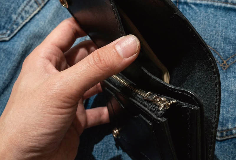 left hand leatherのレザーウォレットの内装