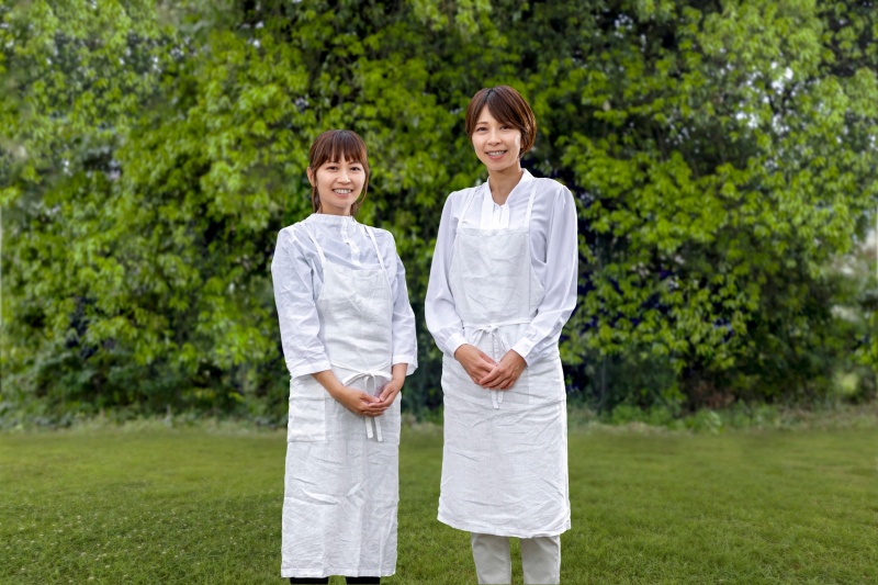 野菜ソムリエの三嶋香代子さん（右）とナチュラルフードコーディネーターの村上洋子さん（左）
