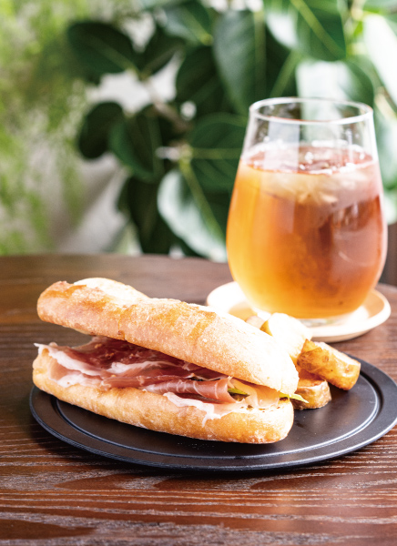 TA COULEURのカスクートランチ